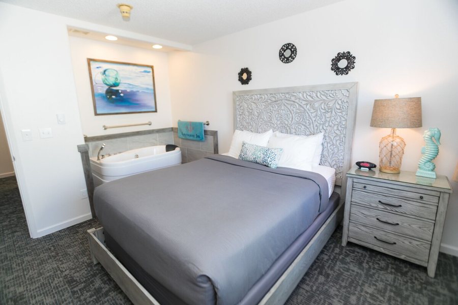 Canterbury Inn — Guest room