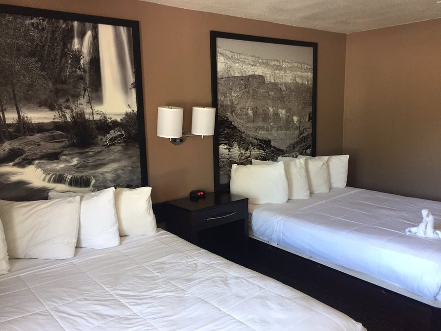 Canyon Inn Motel — Guest room