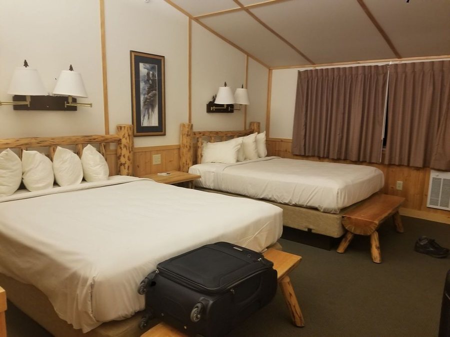 Canyon Lodge and Cabins — Guest room