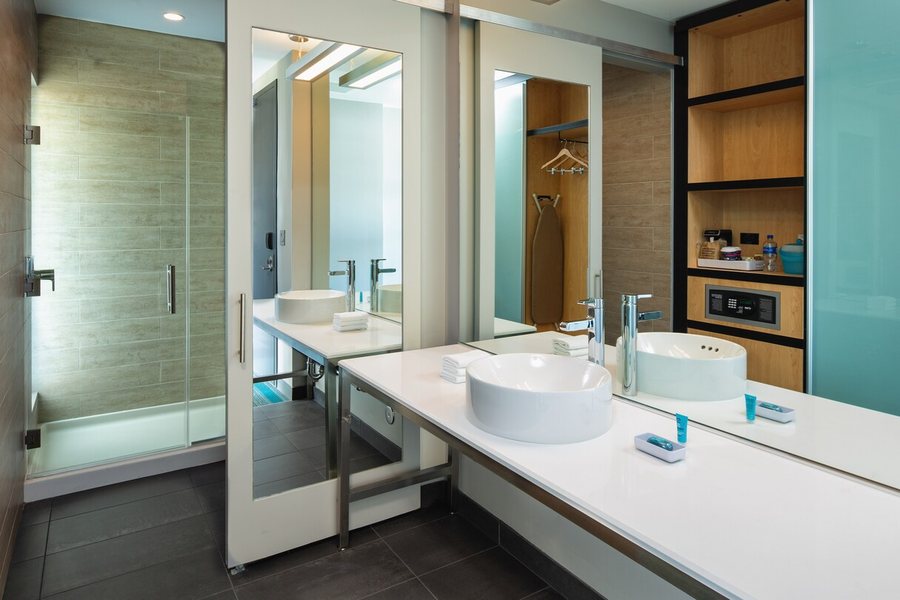 Caoba Miami Florida — Bathroom