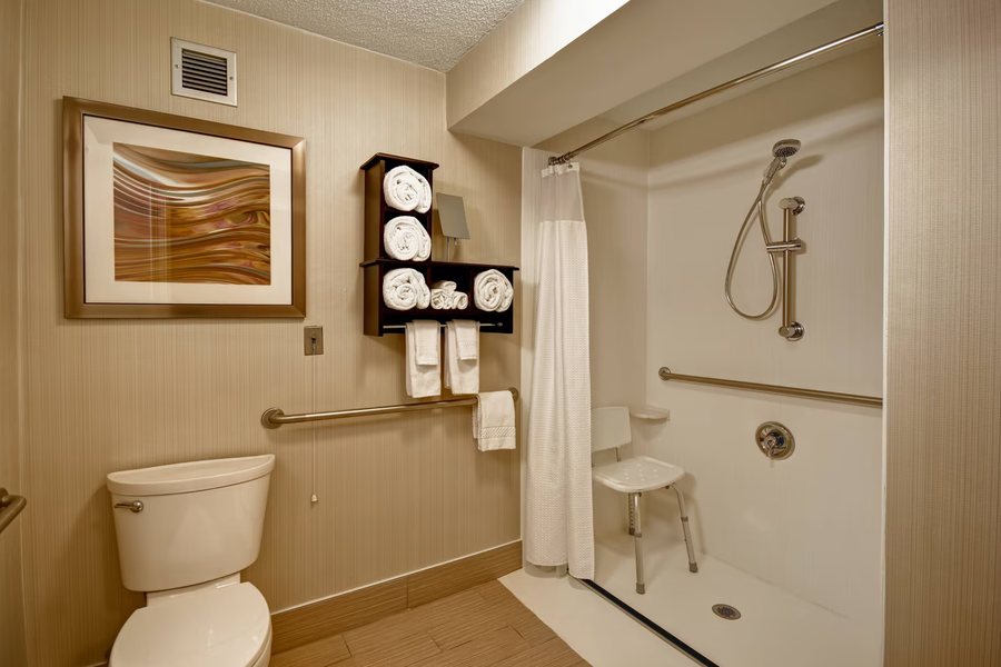 Cape Cod Ocean Manor — Bathroom