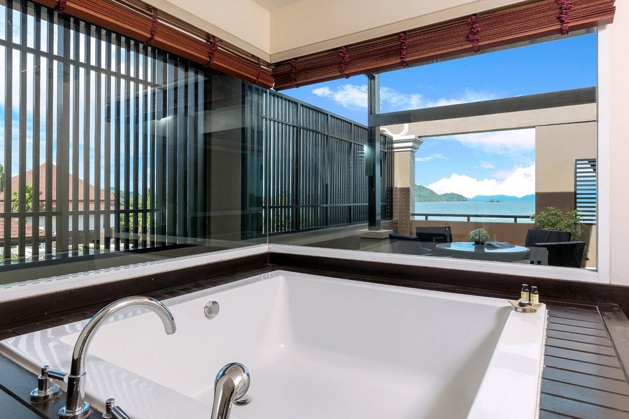 Cape Panwa Hotel — Bathroom