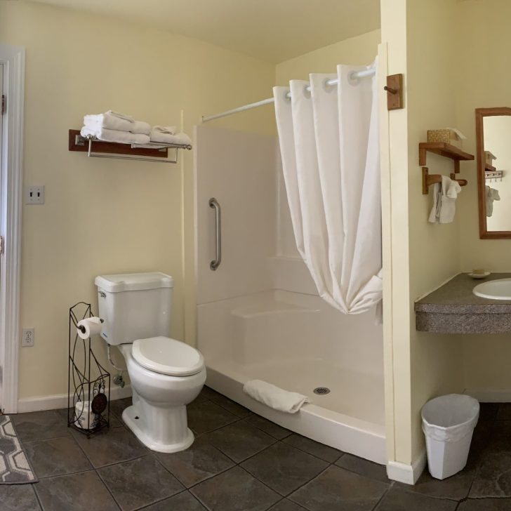 Cape Pines Motel — Bathroom