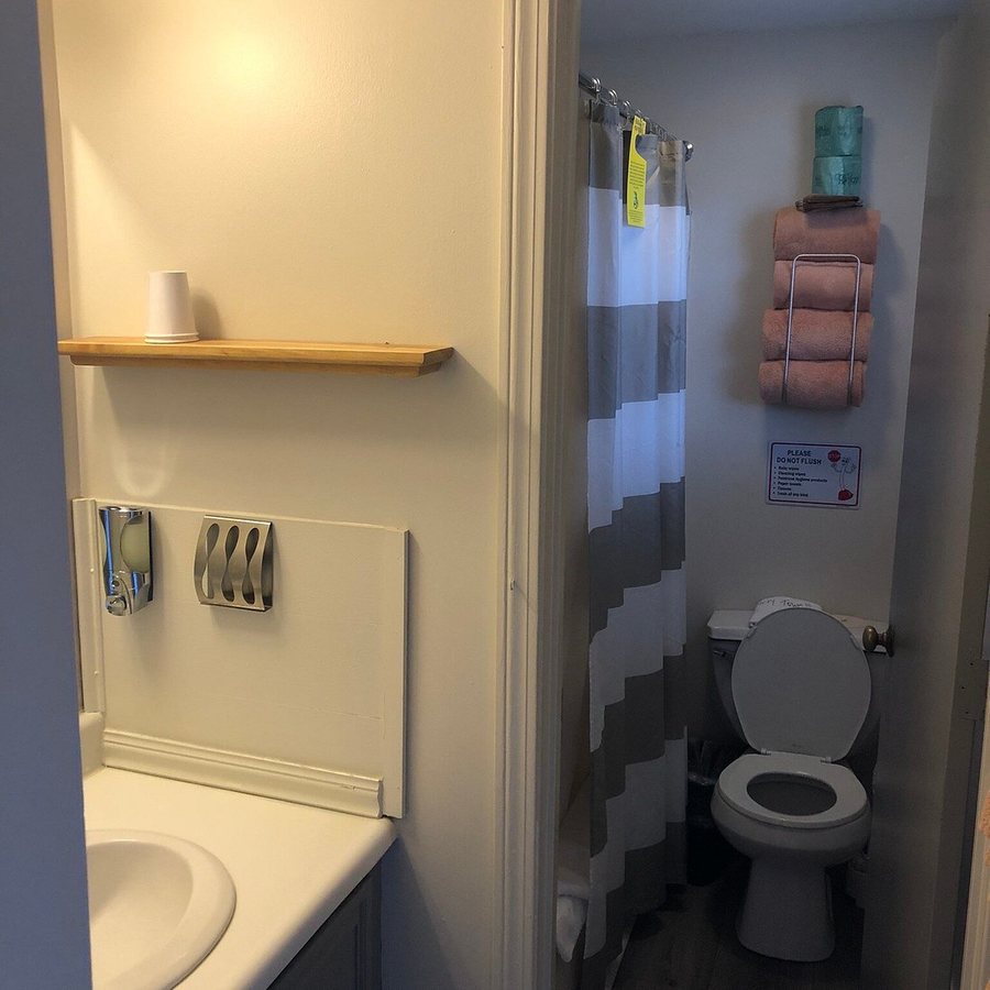 Cape View Motel — Bathroom
