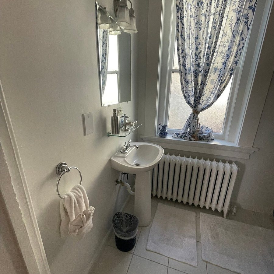 Capitol Hill Mansion Bed Breakfast Inn — Bathroom