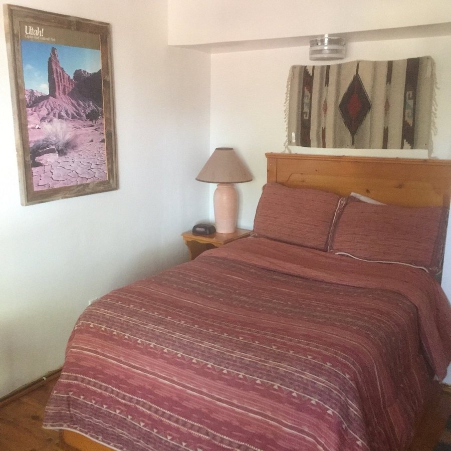 Capitol Reef Inn Cafe — Guest room