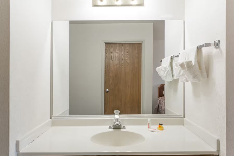 Capitol Reef Resort — Bathroom