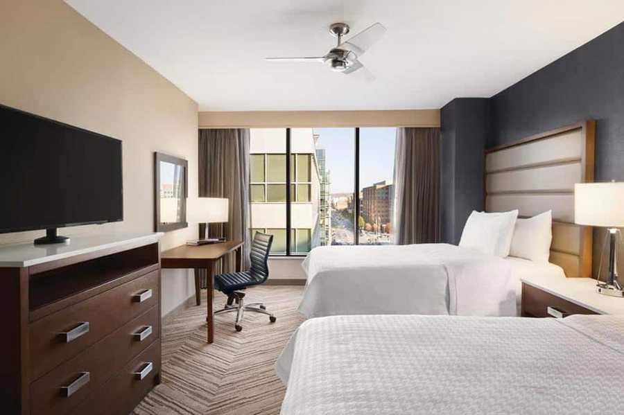 Capitol Square — Guest room