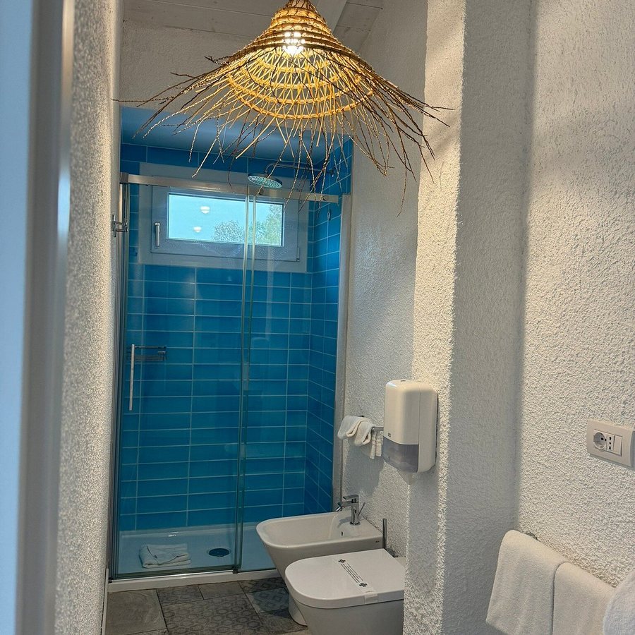 Capo Blu Boutique Hotel — Bathroom