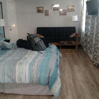 Capri Beach Hotel — Guest room