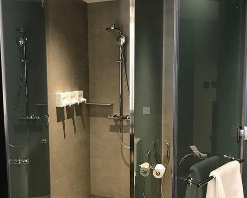 Capri by Fraser China Square Singapore — Bathroom