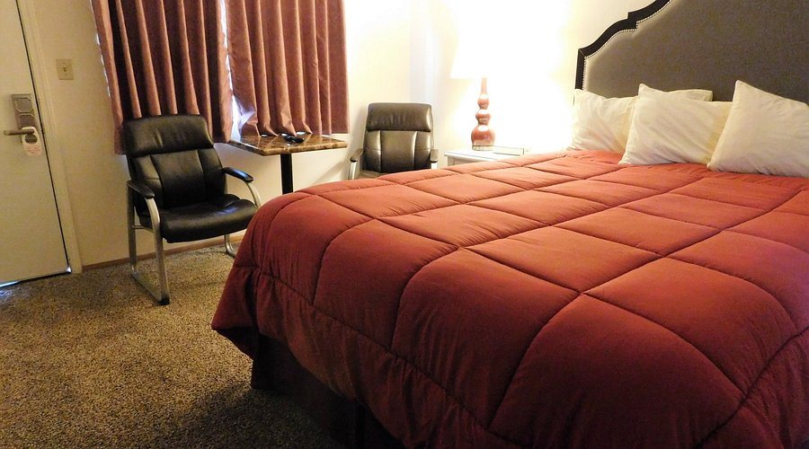 Capri Motel — Guest room