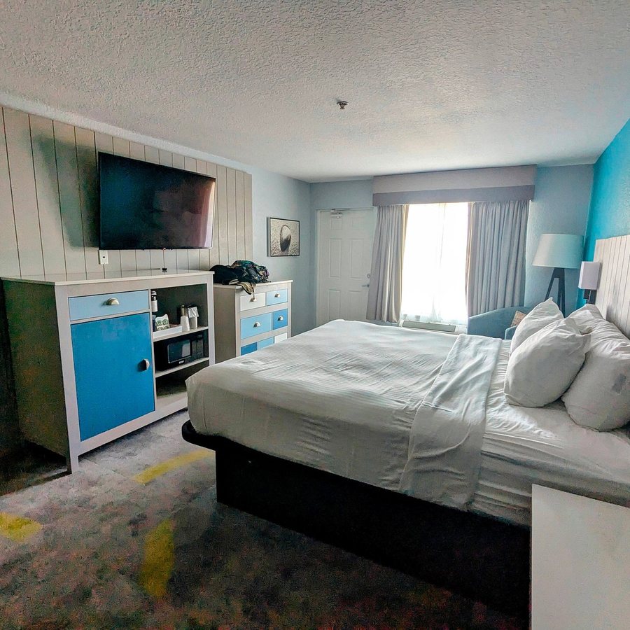 Capt Hirams Resort — Guest room