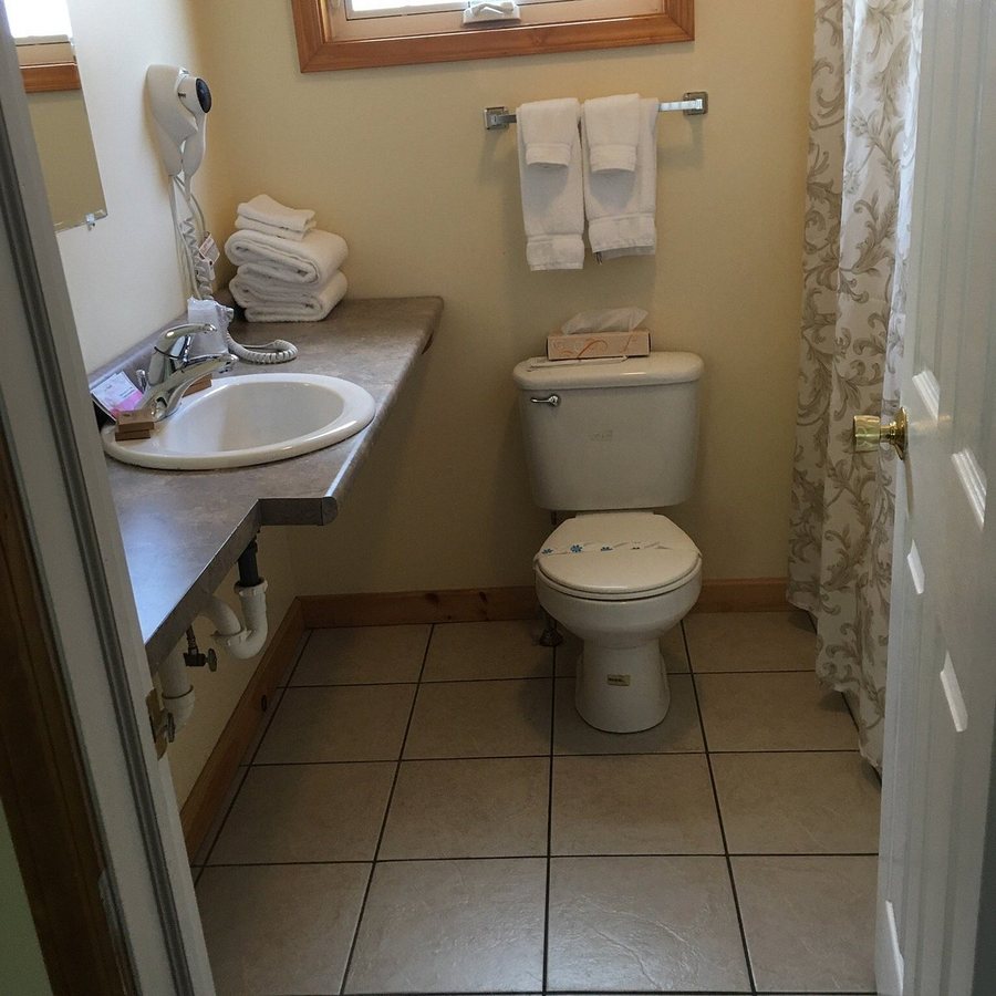 Capt s Inn Suites — Bathroom