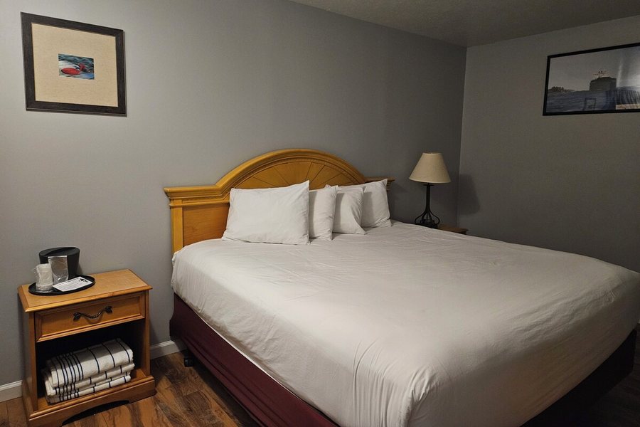Capt s Inn Suites — Guest room