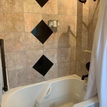 Captain Freeman Inn — Bathroom