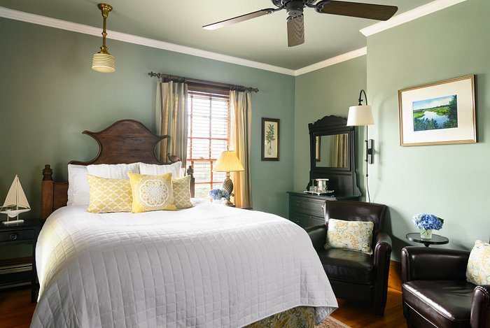 Captain Freeman Inn — Guest room