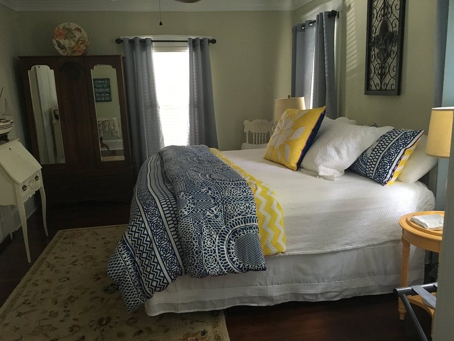 Captain Newton s Inn — Guest room