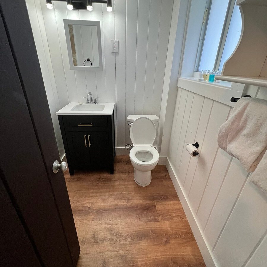 Captain Pip s Marina Hideaway — Bathroom