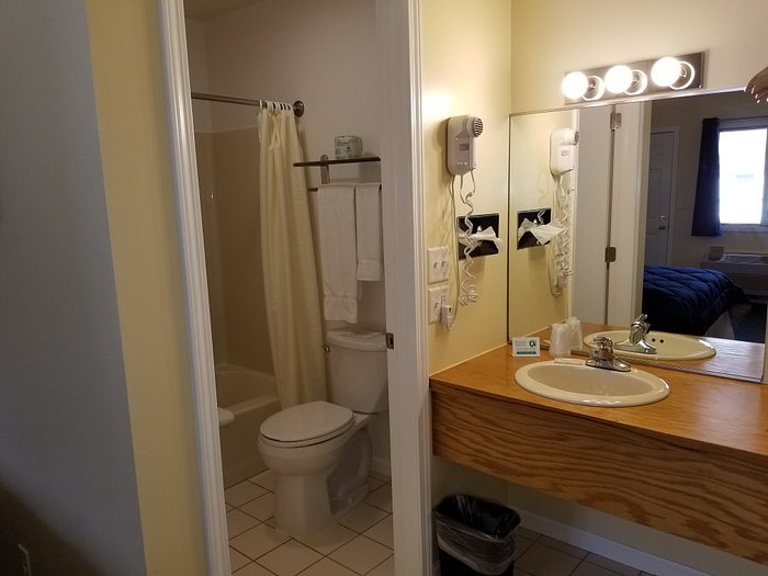 Captain s Quarters Inn — Bathroom