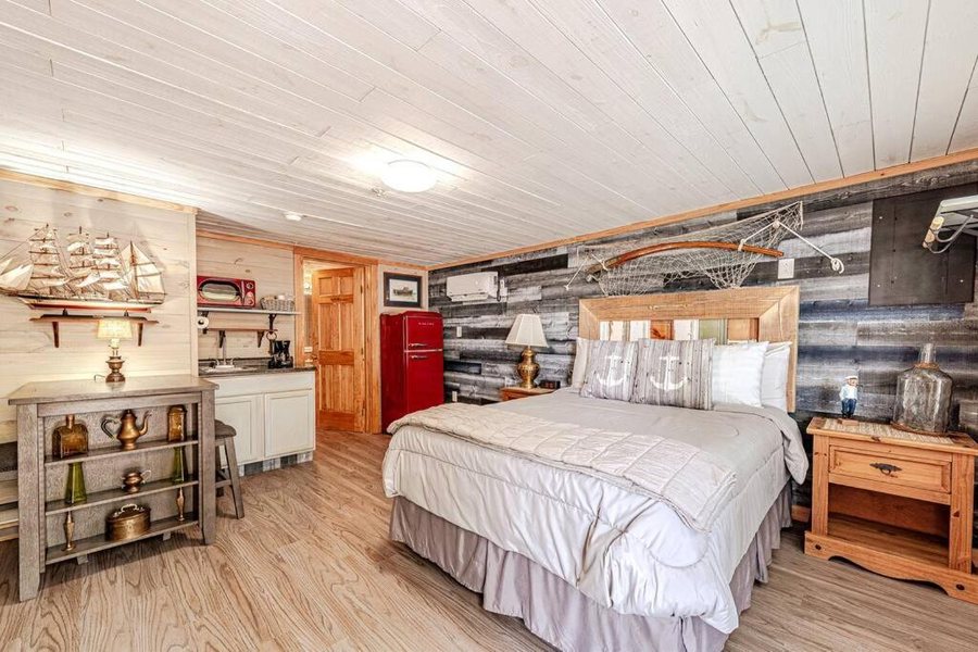 Captain s Quarters — Guest room