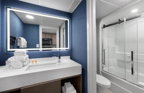 Captain s Quarters Resort — Bathroom