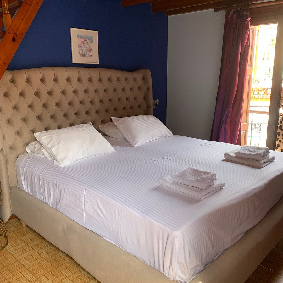 Captain s Suites — Guest room