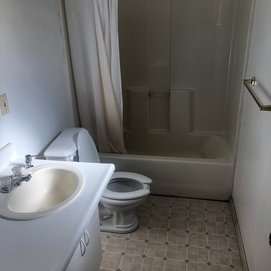 Captain Steve s Fishing Lodge — Bathroom