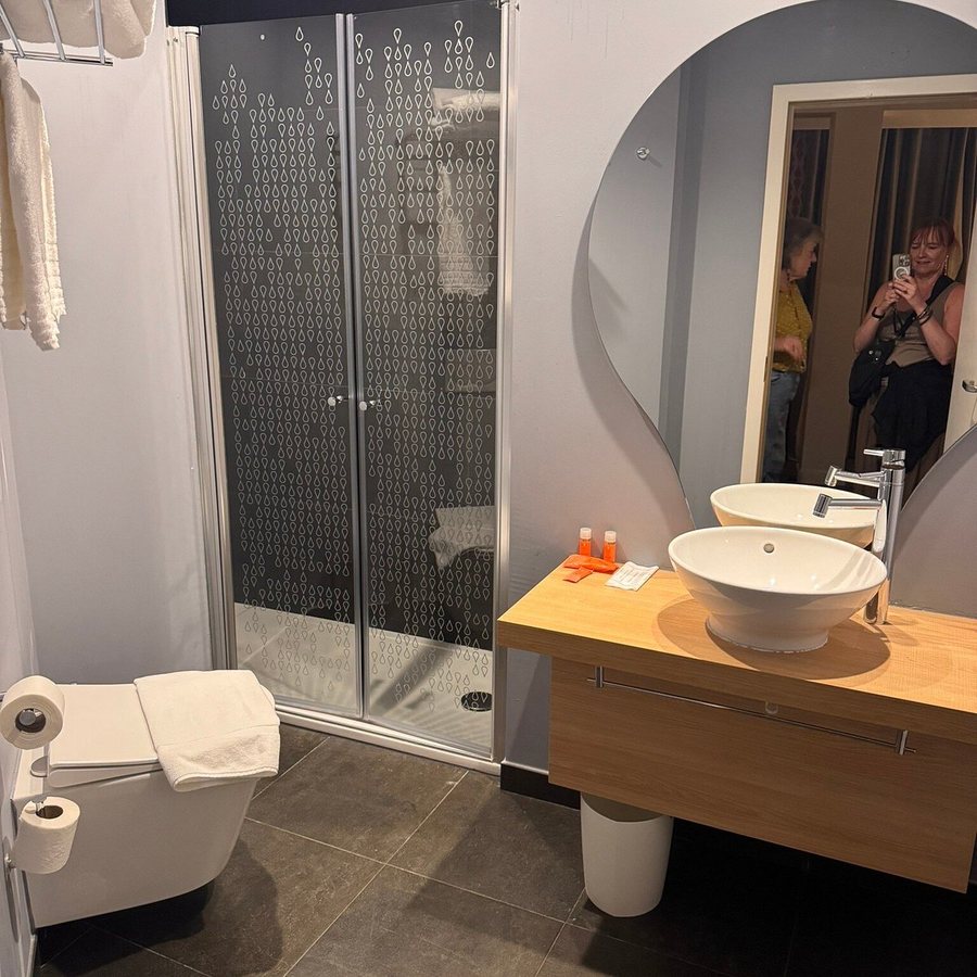 Caravela — Bathroom