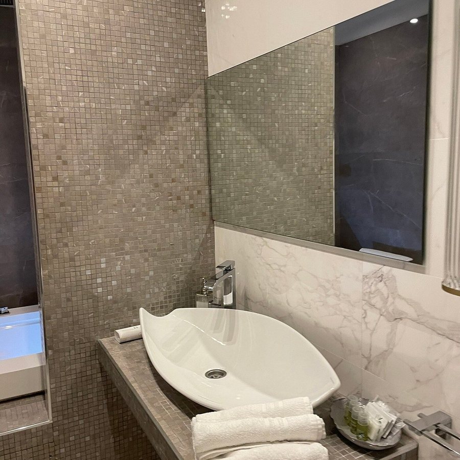 Cardilli Luxury Rooms — Bathroom
