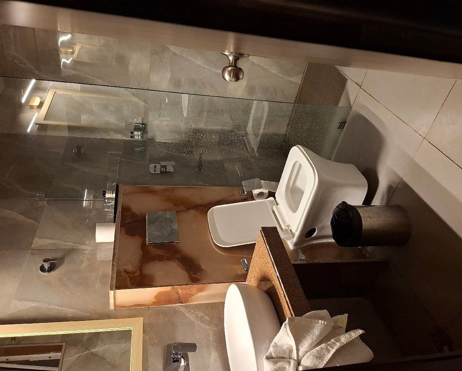 Cardinal Express Oxmo New Delhi — Bathroom