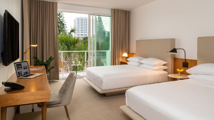 Caretta Landing Sarasota an Ascend Collection Hotel — Guest room