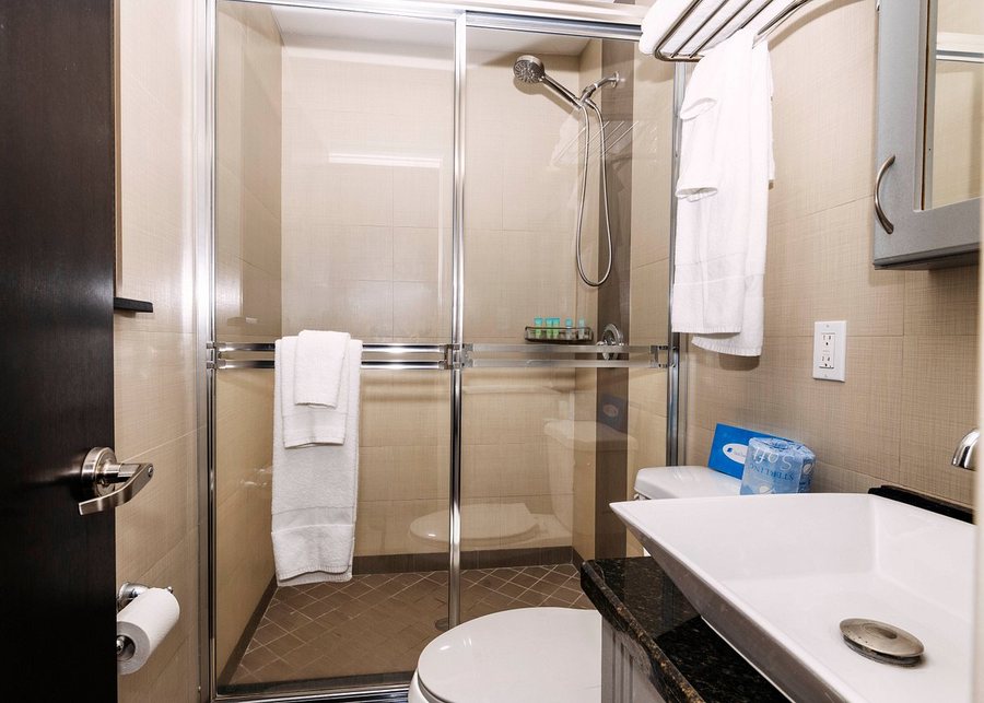 Caribbe Inn — Bathroom