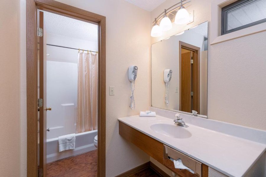 Caribbean Club Resort — Bathroom