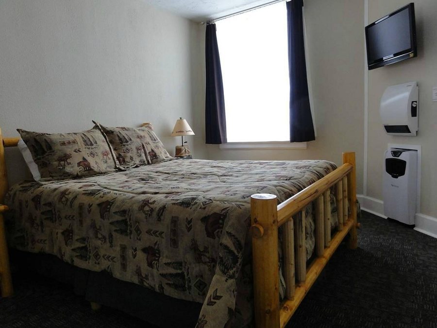Caribou Hotel — Guest room