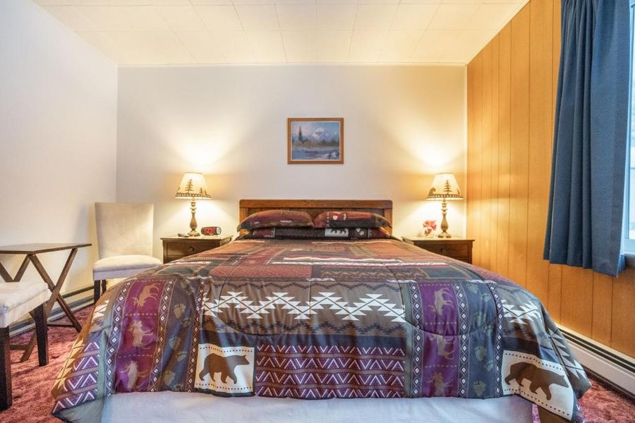 Caribou Lodge Alaska — Guest room