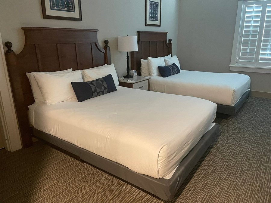 Carlisle Inn — Guest room