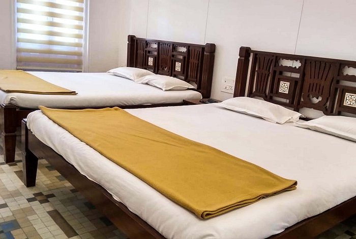 Carlton Hotel — Guest room