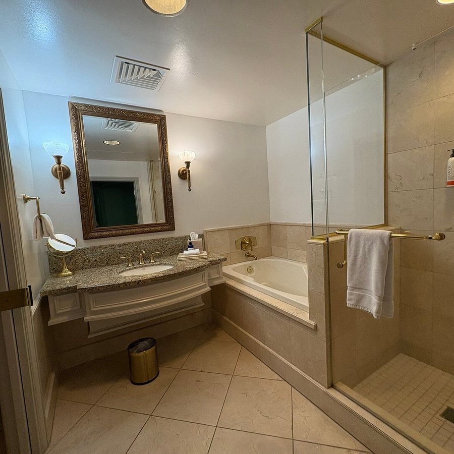 Carlton Motor Lodge Los Angeles California — Bathroom
