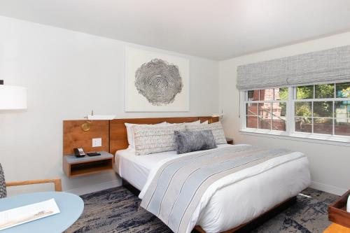 Carmel Beach Hotel — Guest room