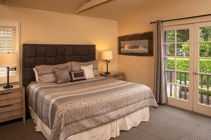 Carmel Country Inn — Guest room