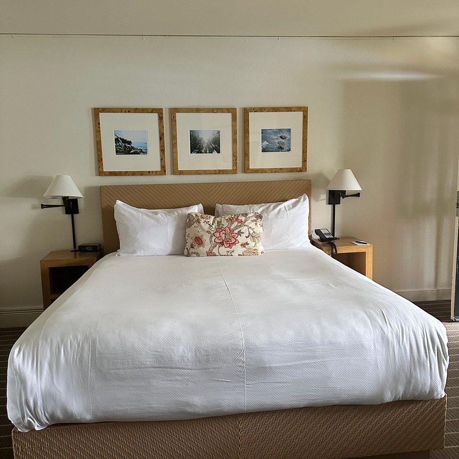 Carmel Resort Inn — Guest room