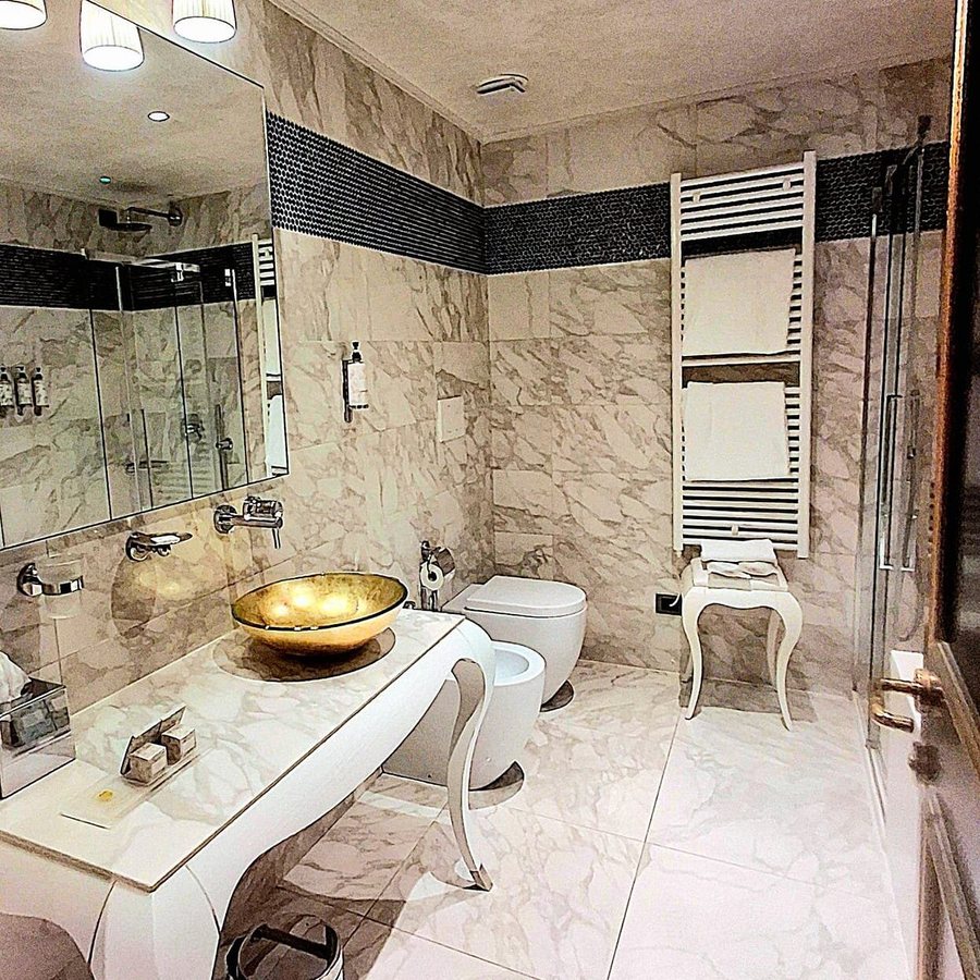 Carnival Palace Hotel — Bathroom