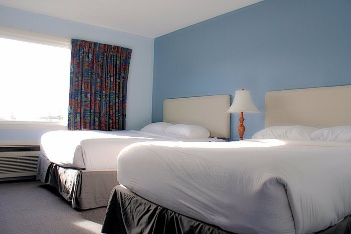 Carolyn Beach Inn Restaurant — Guest room