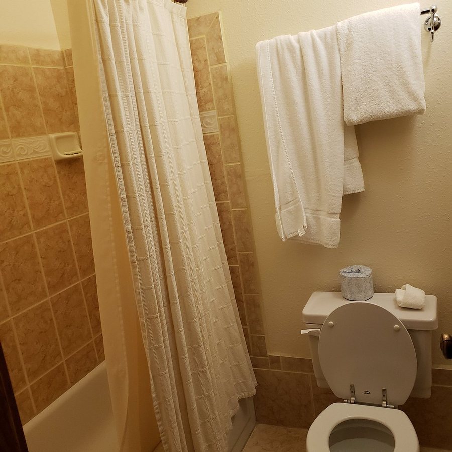 Carr Manor — Bathroom