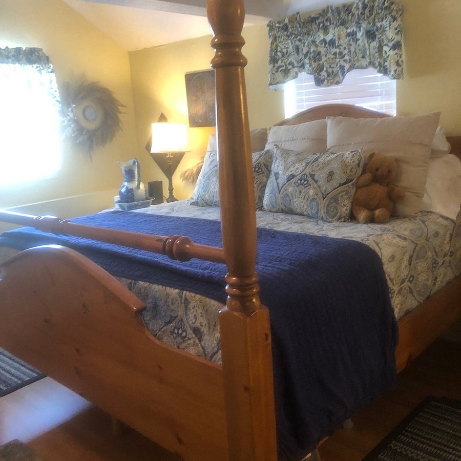 Carriage House Fredericksburg — Guest room