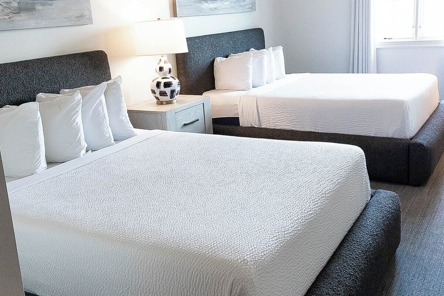 Carriage House Hotel — Guest room