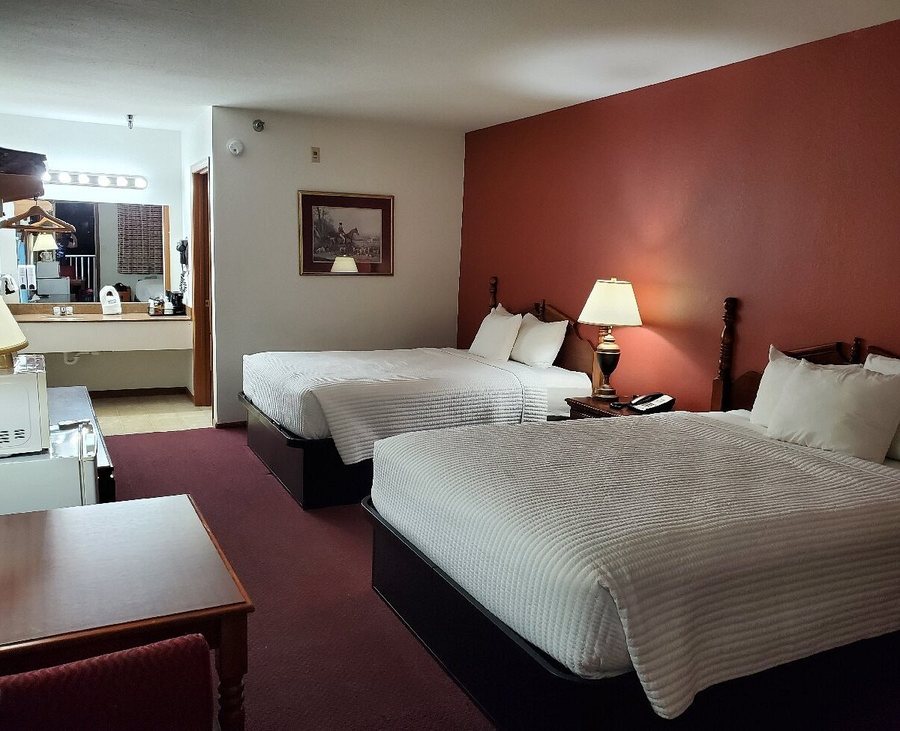 Carriage House Inn Branson — Guest room
