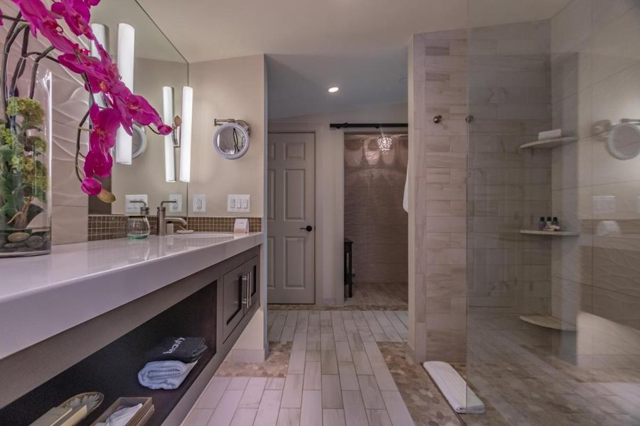 Carriage House Of New Hope — Bathroom