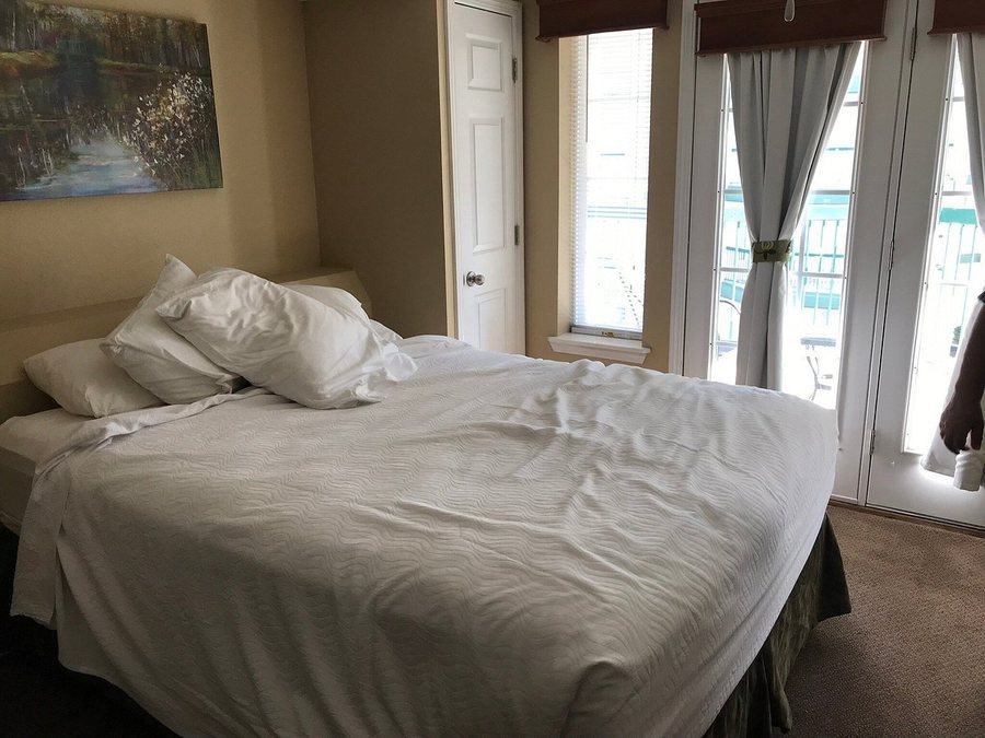 Carriage Place Resort — Guest room